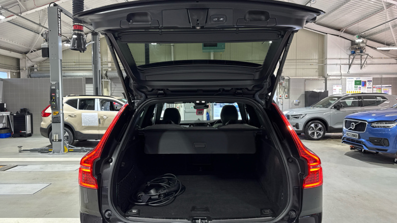 Volvo XC60 2.0 T8 [455] RC PHEV Ultimate Dark 5dr AWD Gtron Estate